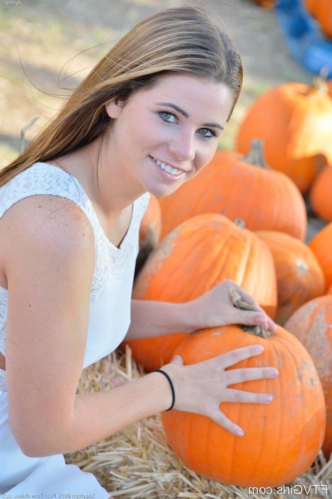 16P Cute coed Aveline shows you what she was up to this past fall