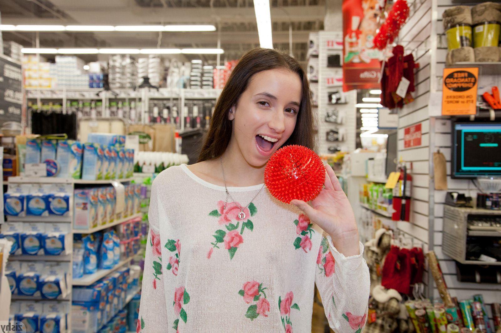 12P Hot coed Belle Knox has some fun flashing and teasing in public