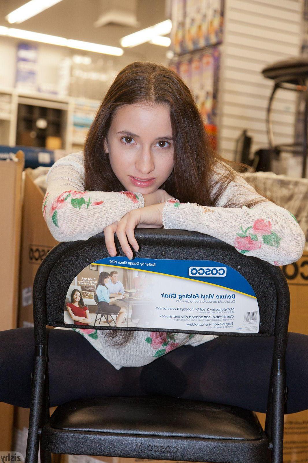 12P Hot coed Belle Knox has some fun flashing and teasing in public