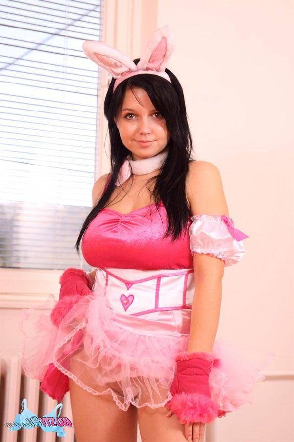 15P Pictures of Busty Ellen being your fuck-bunny