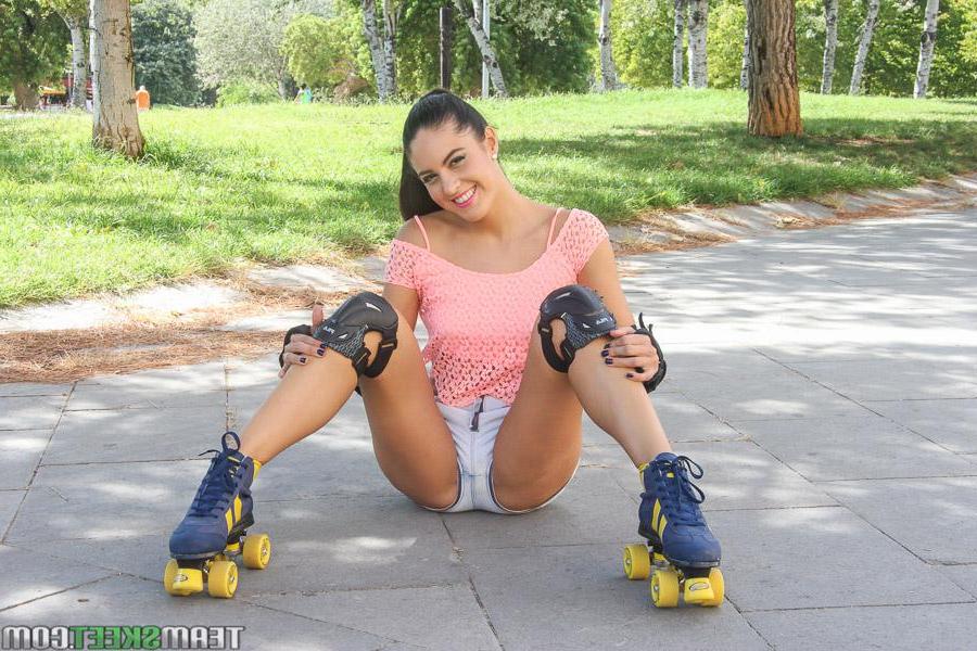 11P Hot latin teen Carolina Abril takes a break from roller skating to get fucked