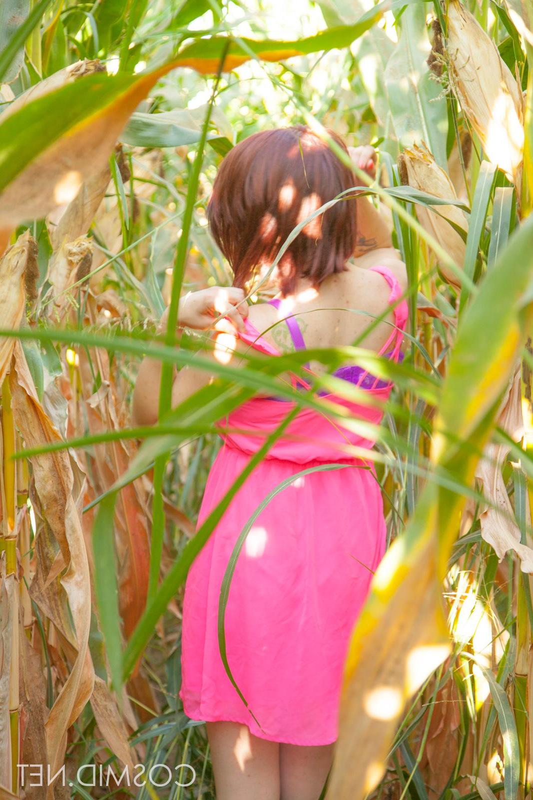 16P Busty coed Chelsea Bell strips for you in the field