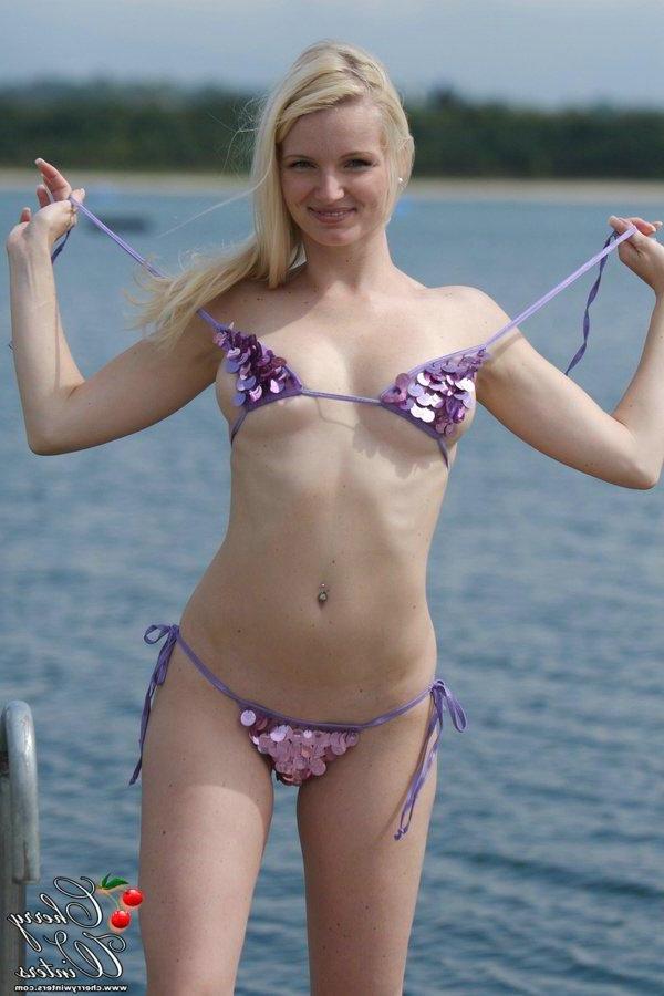 16P Pictures of teen amateur Cherry Winters exposing her perfect tits outside