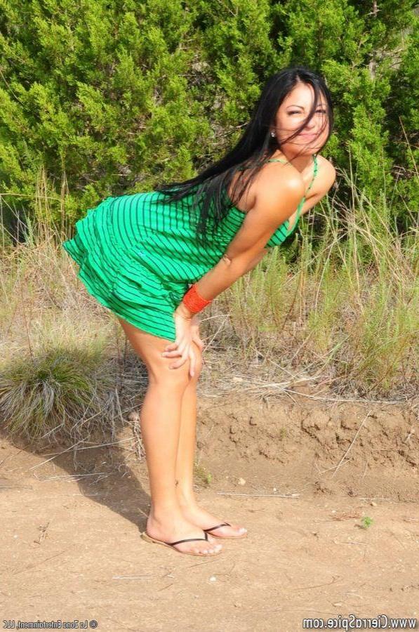 15P Pictures of teen Cierra Spice exposing her tits and pussy on a beach
