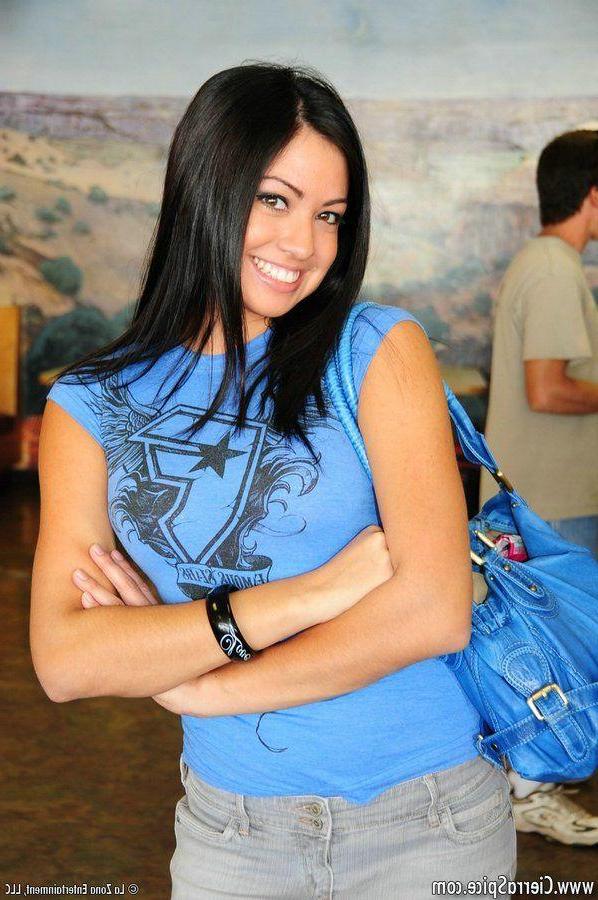 15P Pictures of Cierra Spice getting naked in the sun
