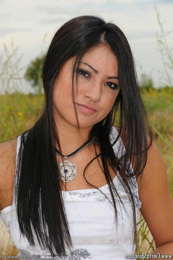 15P Pictures of teen chick Cierra Spice exposing herself outside