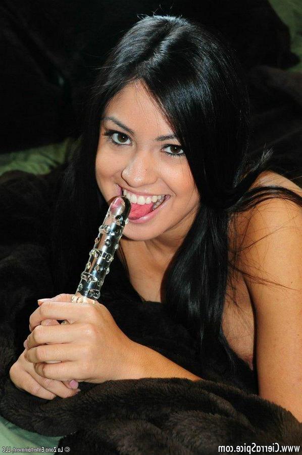 15P Pictures of teen hottie Cierra Spice waiting for you to replace her dildo