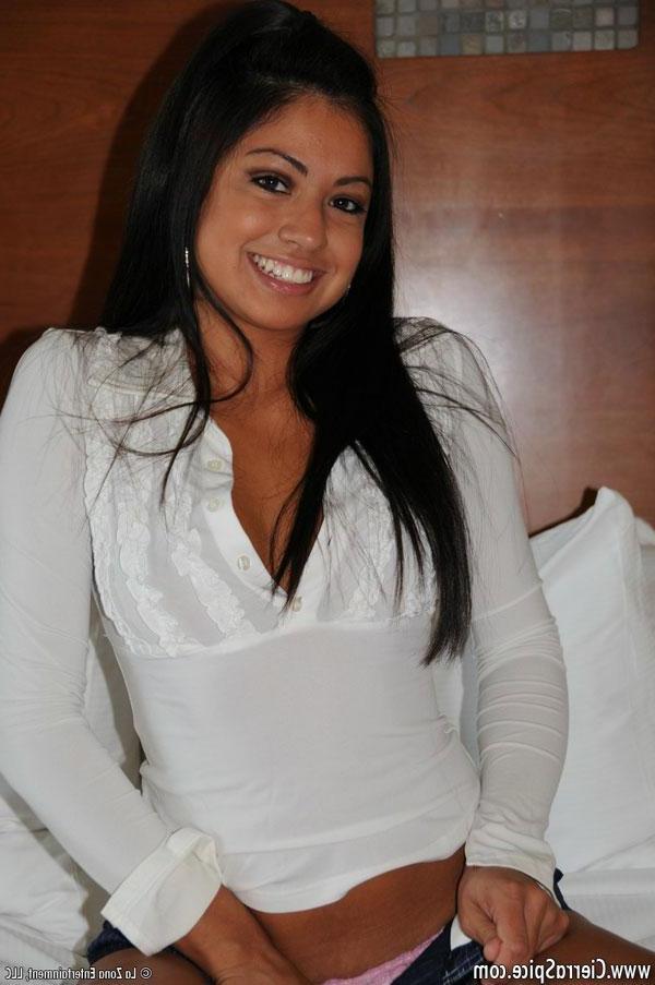 15P Pictures of teen babe Cierra Spice stripping for a hot night with you