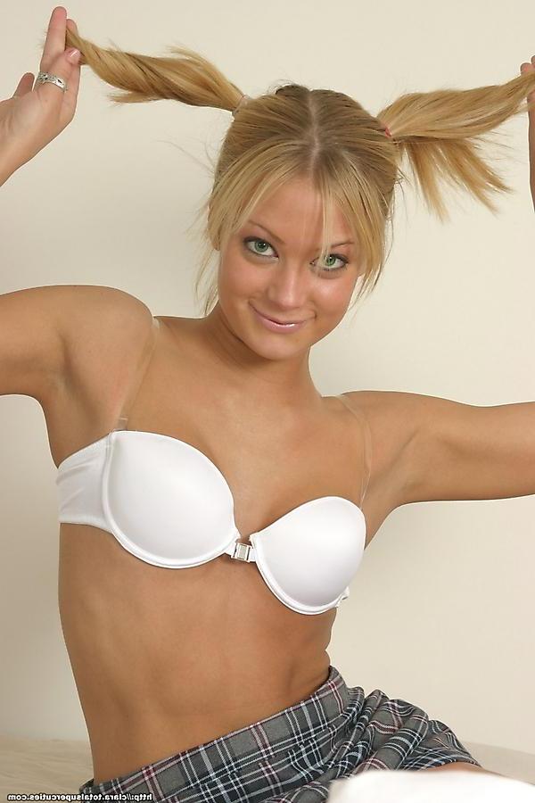 18P Pictures of teen Clara Cutie being naughty after class