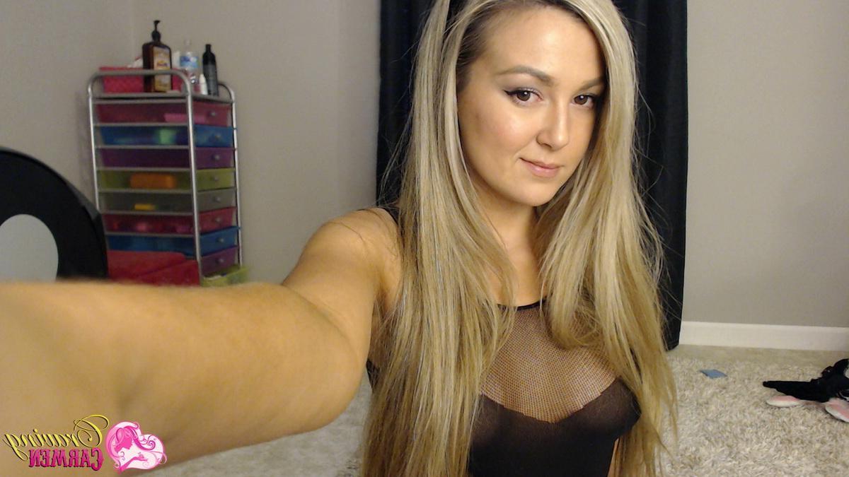 20P Craving Carmen bends over to show you her tight pussy in black lingerie
