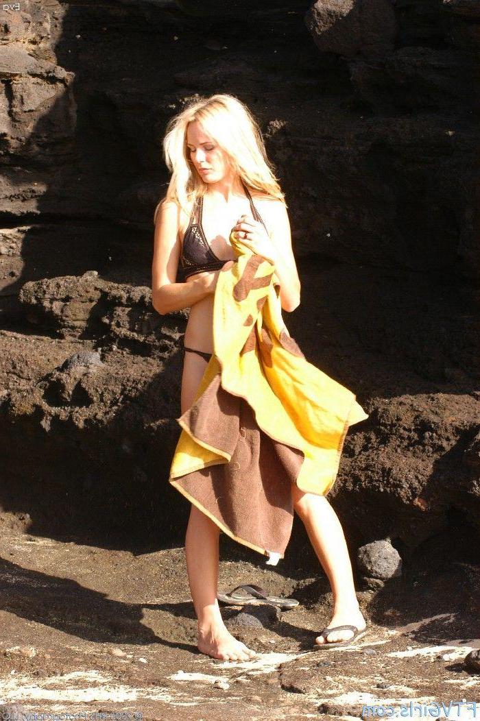20P Pictures of blonde teen Eva playing with her pussy