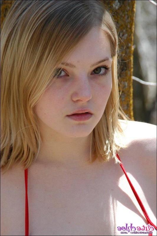 15P Pictures of Cute Chloe showing her love for Coed Cherry