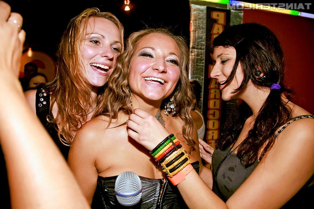 16P Lustful amateurs are into wild sex orgy with malestrippers in the club