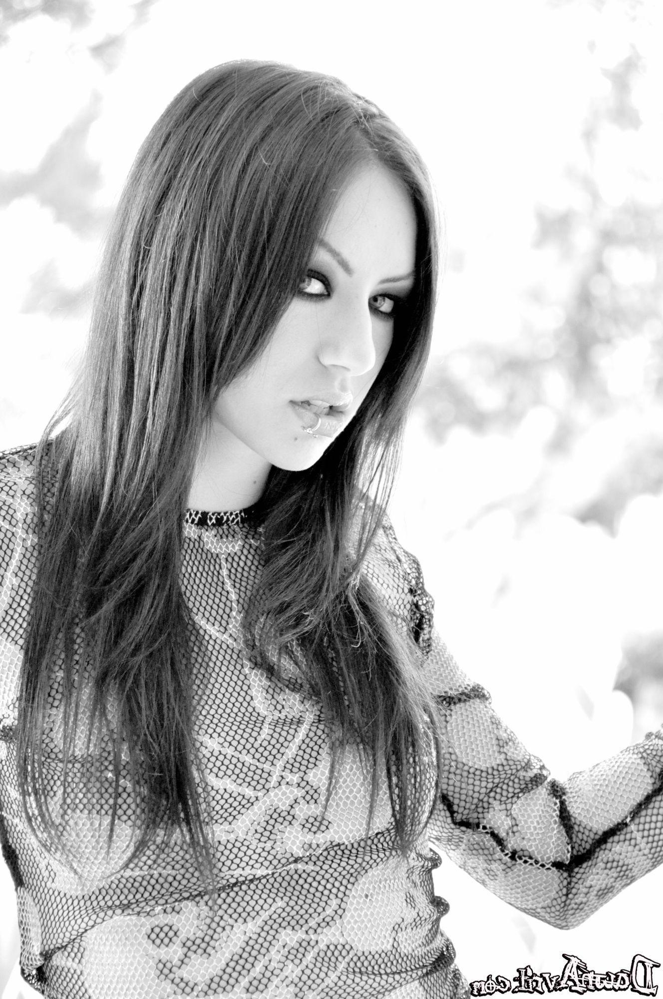 17P Pictures of Dawn Avril showing off in black and white