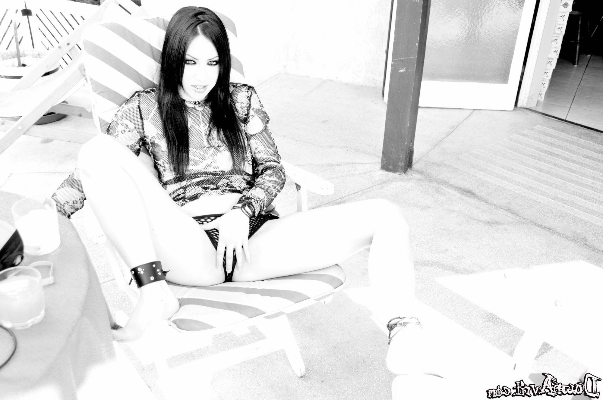 17P Pictures of Dawn Avril showing off in black and white