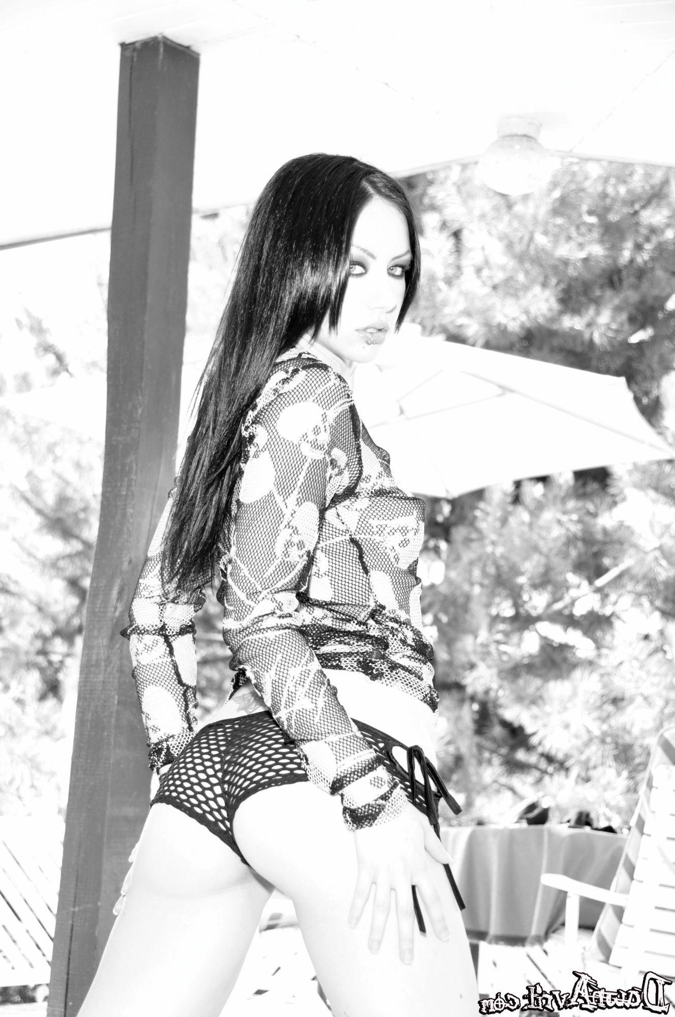 17P Pictures of Dawn Avril showing off in black and white