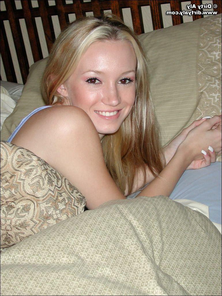 20P Pictures of teen Dirty Aly stripping because she needs sex