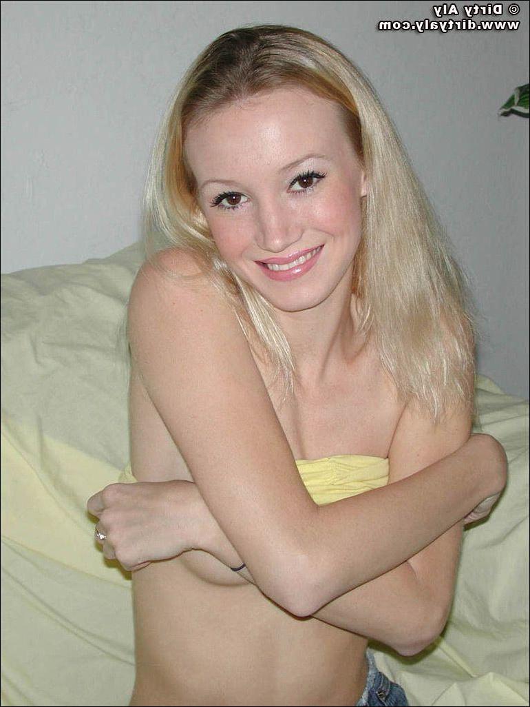 19P Pictures of Dirty Aly exposing her tits for you