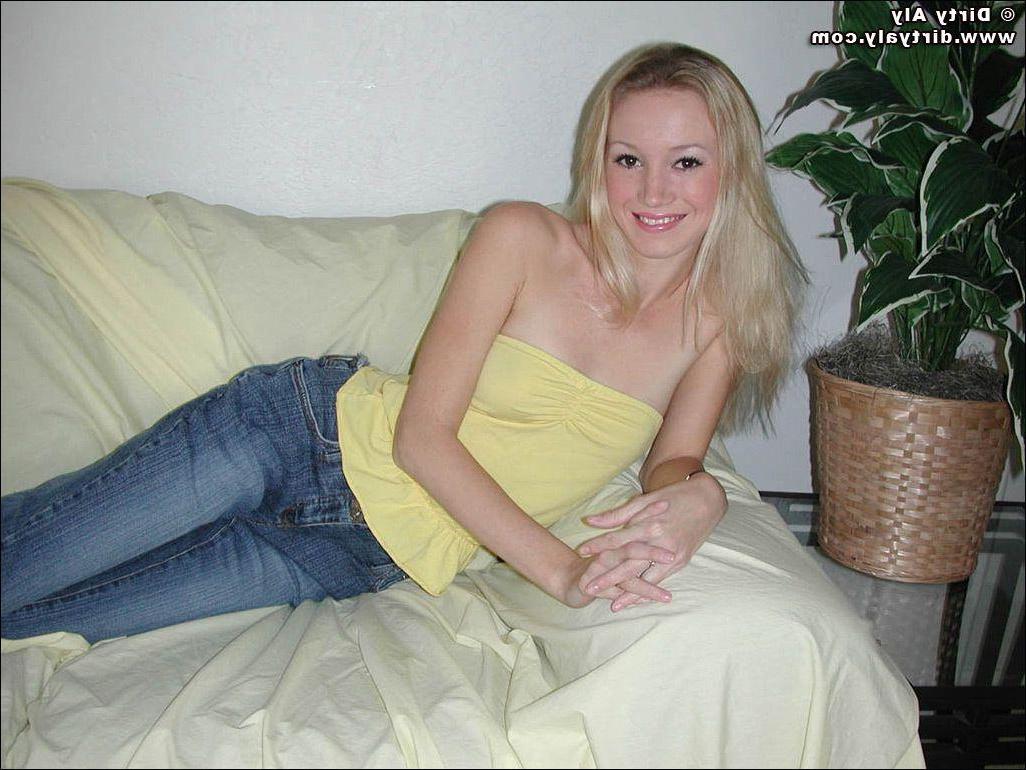 19P Pictures of Dirty Aly exposing her tits for you