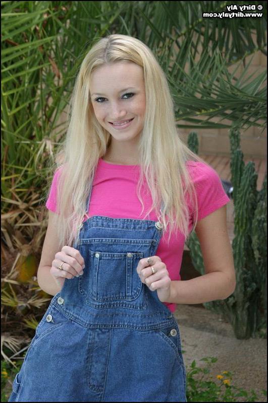 20P Pictures of teen star Dirty Aly completely naked just for you