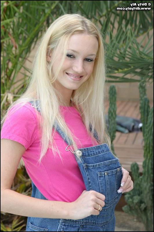 20P Pictures of teen star Dirty Aly completely naked just for you