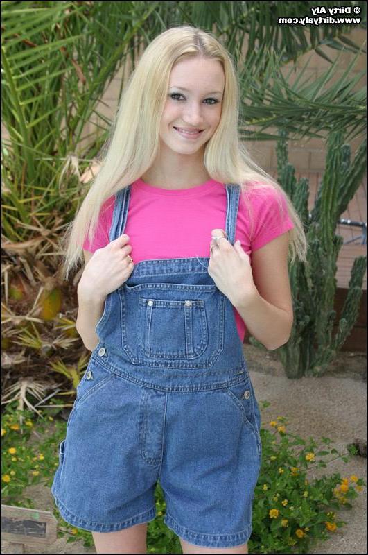 20P Pictures of teen star Dirty Aly completely naked just for you