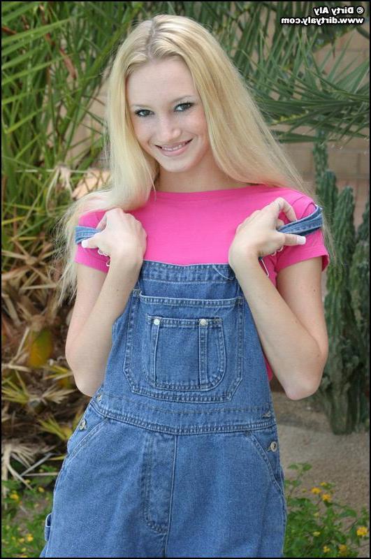 20P Pictures of teen star Dirty Aly completely naked just for you