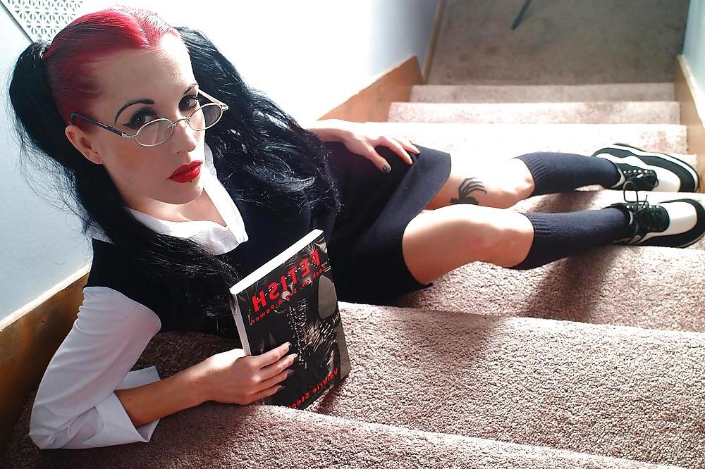 25P School Girl