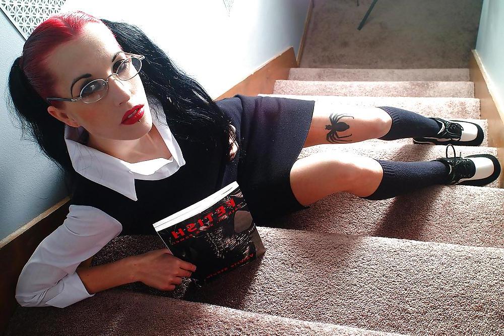 25P School Girl