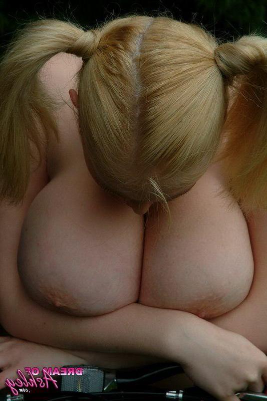 16P Pictures of teen model Dream Of Ashley playing with her huge tits
