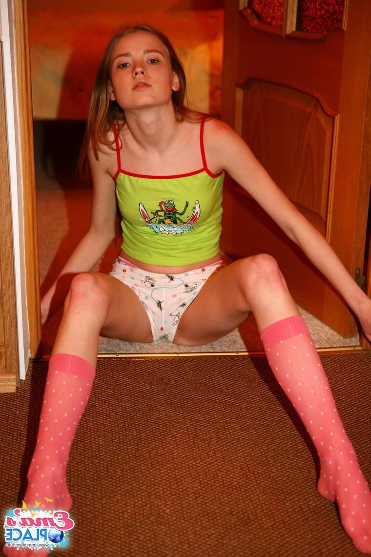 15P Pictures of teen star Ema's Place showing off her small tits