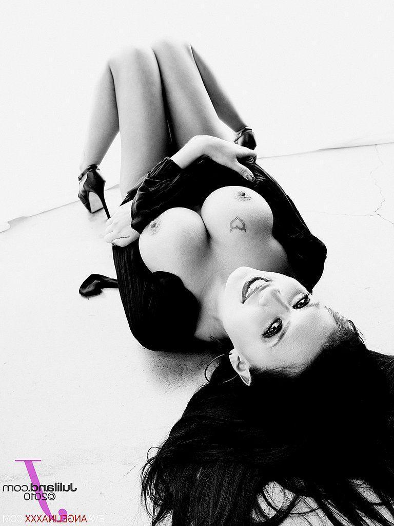 15P Pictures of Eva Angelina playing with her wet pussy