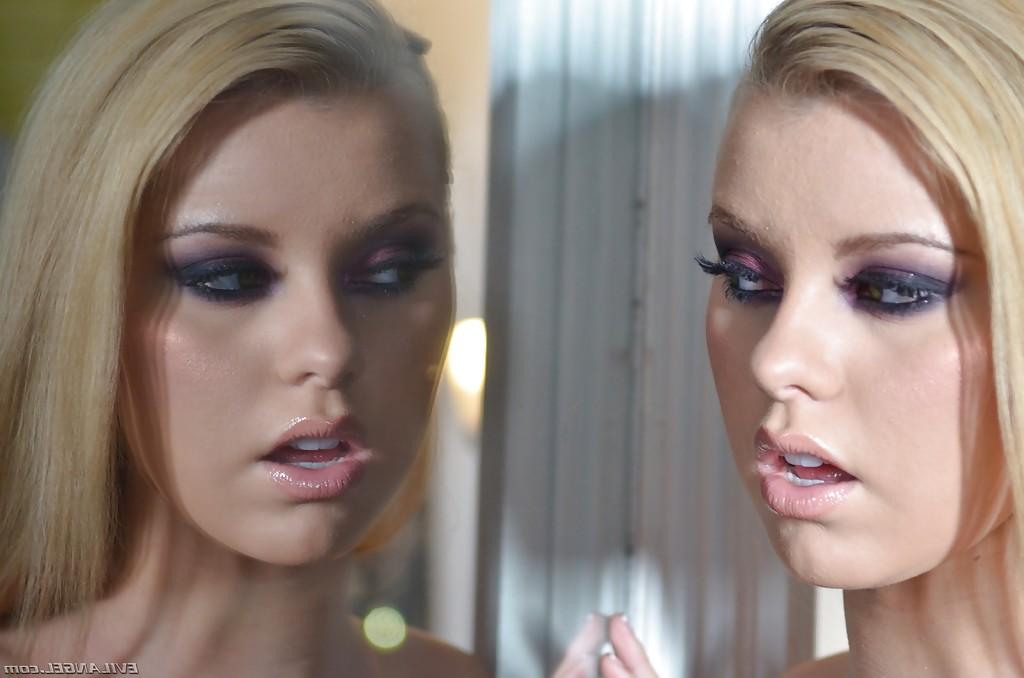 16P Foxy teen with gorgeous ass and tiny titties Jessie Rogers posing naked