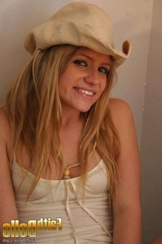 20P Pictures of Faith Belle showing you her pussy
