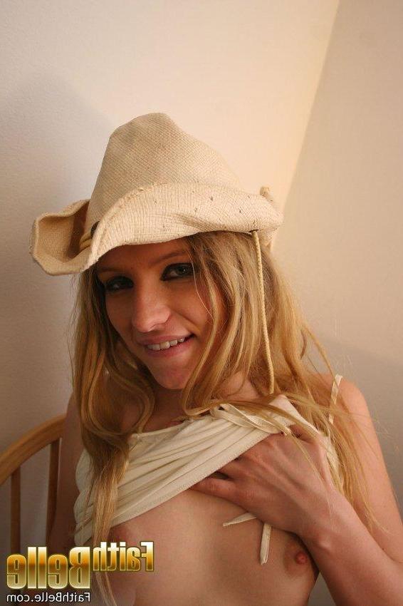 20P Pictures of Faith Belle showing you her pussy