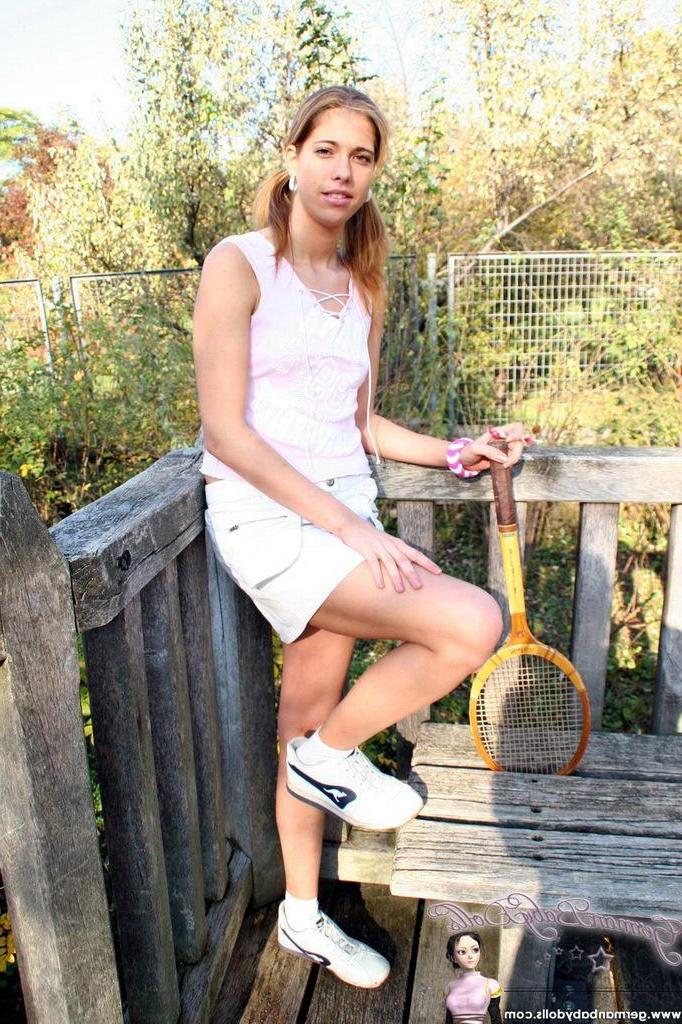 16P Pictures of german teen Amy having some naughty fun outside