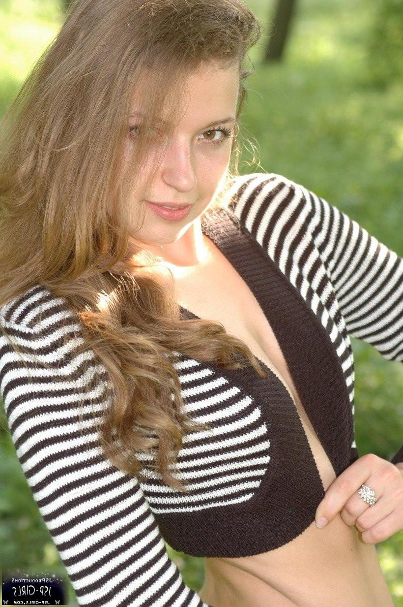 16P Pictures of german teen Sarah teasing outside