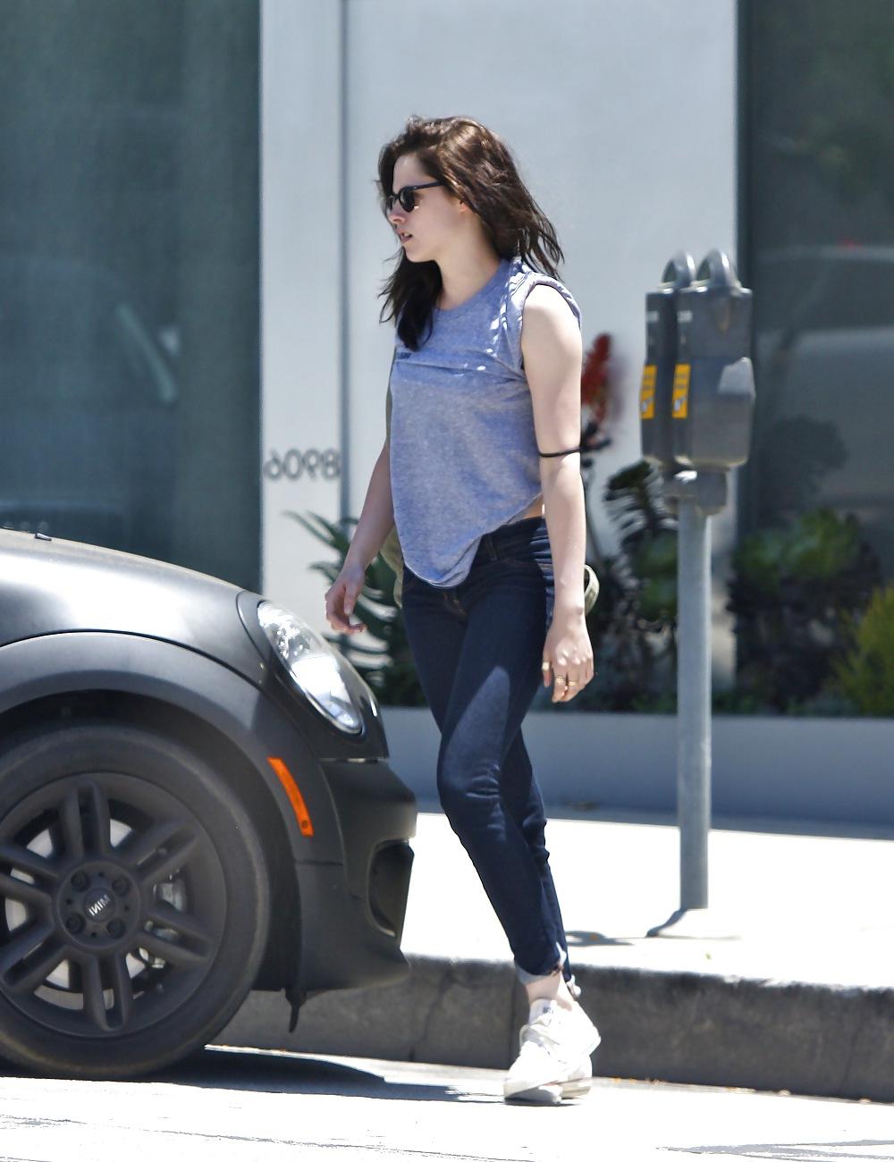 17P Kristen Stewart is spotted leaving the gym in West Hollywood
