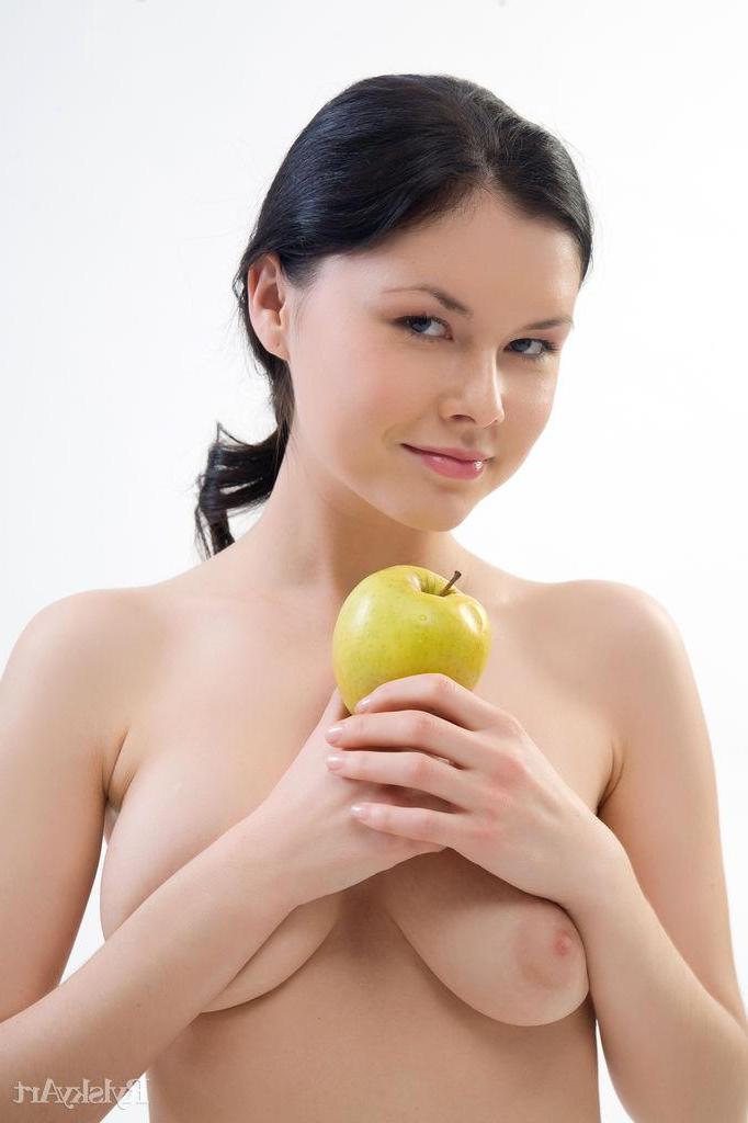 16P Hot teen Gia offers you a taste of her forbidden fruit