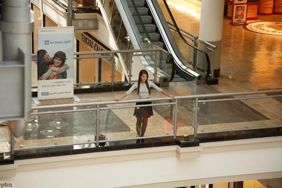 8P Hot coed Gia Paige gets naughty at a shopping mall