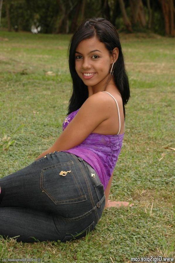 15P Pictures of teen cutie Gigi Spice teasing with her hotness