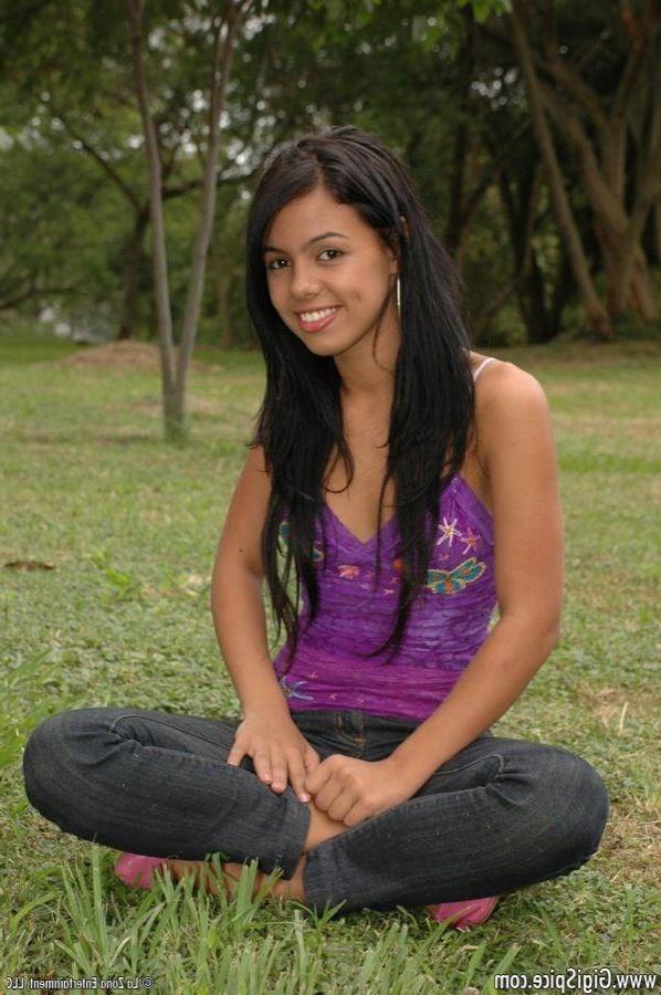 15P Pictures of teen cutie Gigi Spice teasing with her hotness