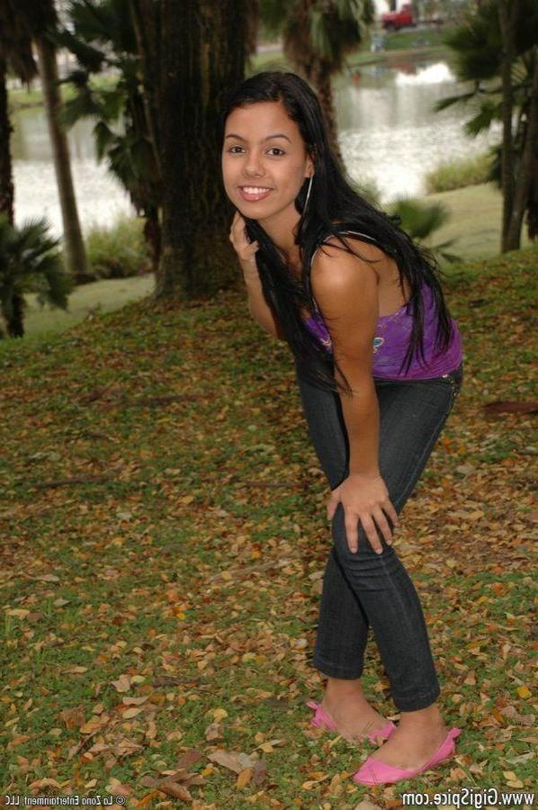 15P Pictures of teen cutie Gigi Spice teasing with her hotness