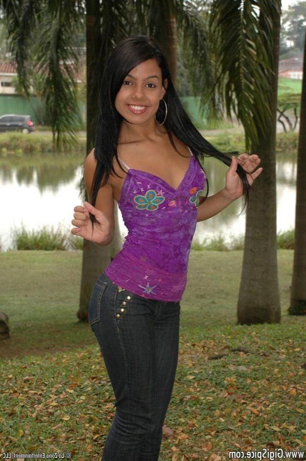 15P Pictures of teen cutie Gigi Spice teasing with her hotness