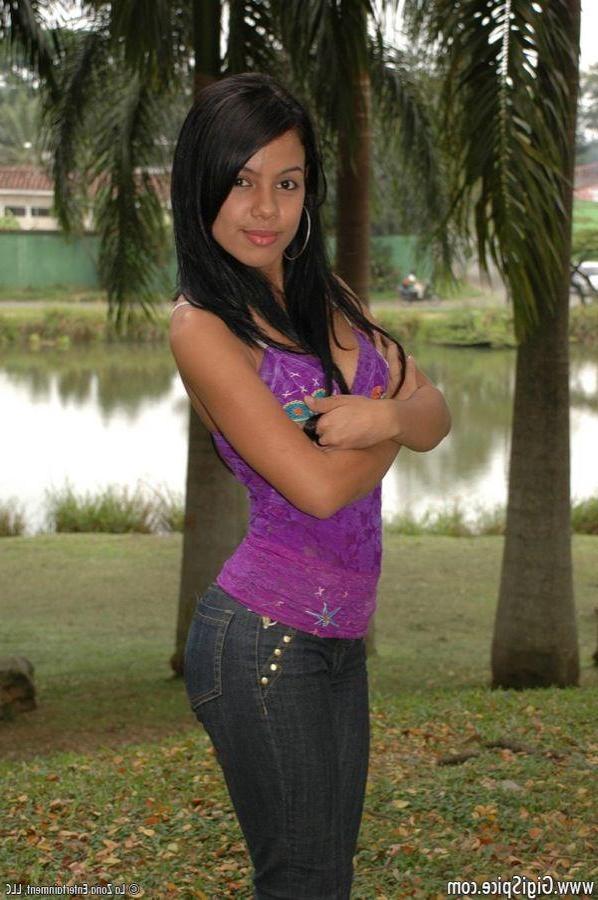 15P Pictures of teen cutie Gigi Spice teasing with her hotness
