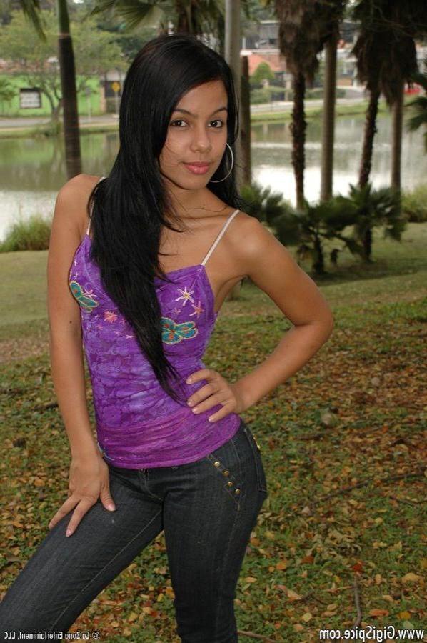 15P Pictures of teen cutie Gigi Spice teasing with her hotness