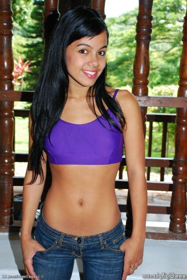 15P Pictures of teen chick Gigi Spice stripping nude for you