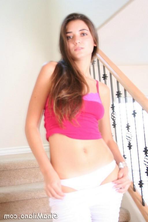 18P Pictures of teen model Gina Milano exposing her panties