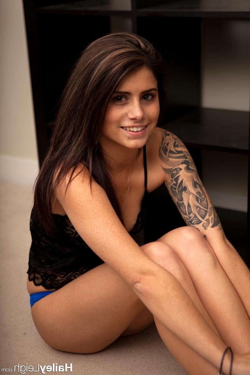 15P Hailey Leigh strips off her black lace top and blue panties just for you