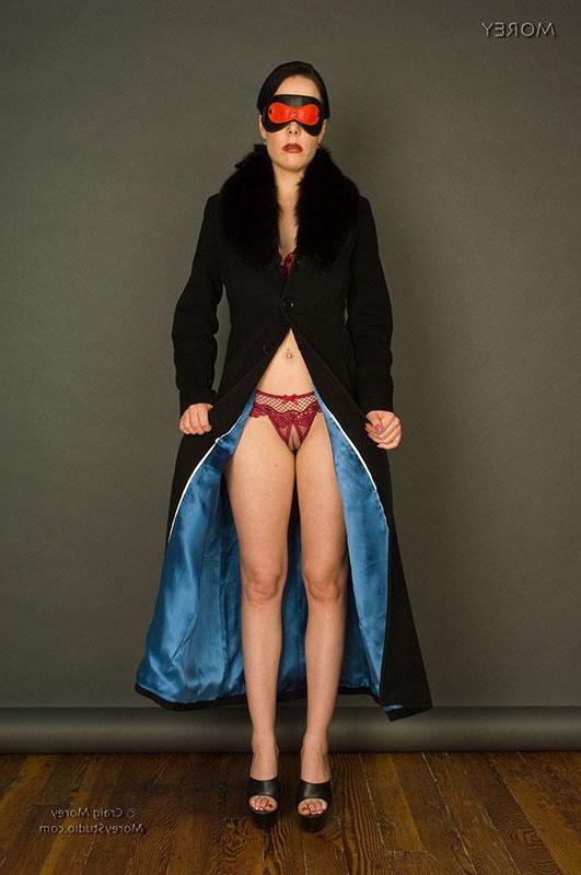 12P Busty brunette Heather puts on a blindfold and spreads her legs
